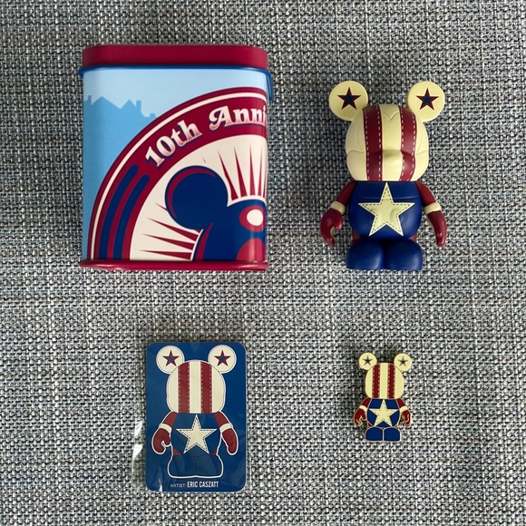 Americana Mickey Mouse Disney Vinylmation LE1500Figure/Pin Set - Trade City USA - Picture 1 of 12